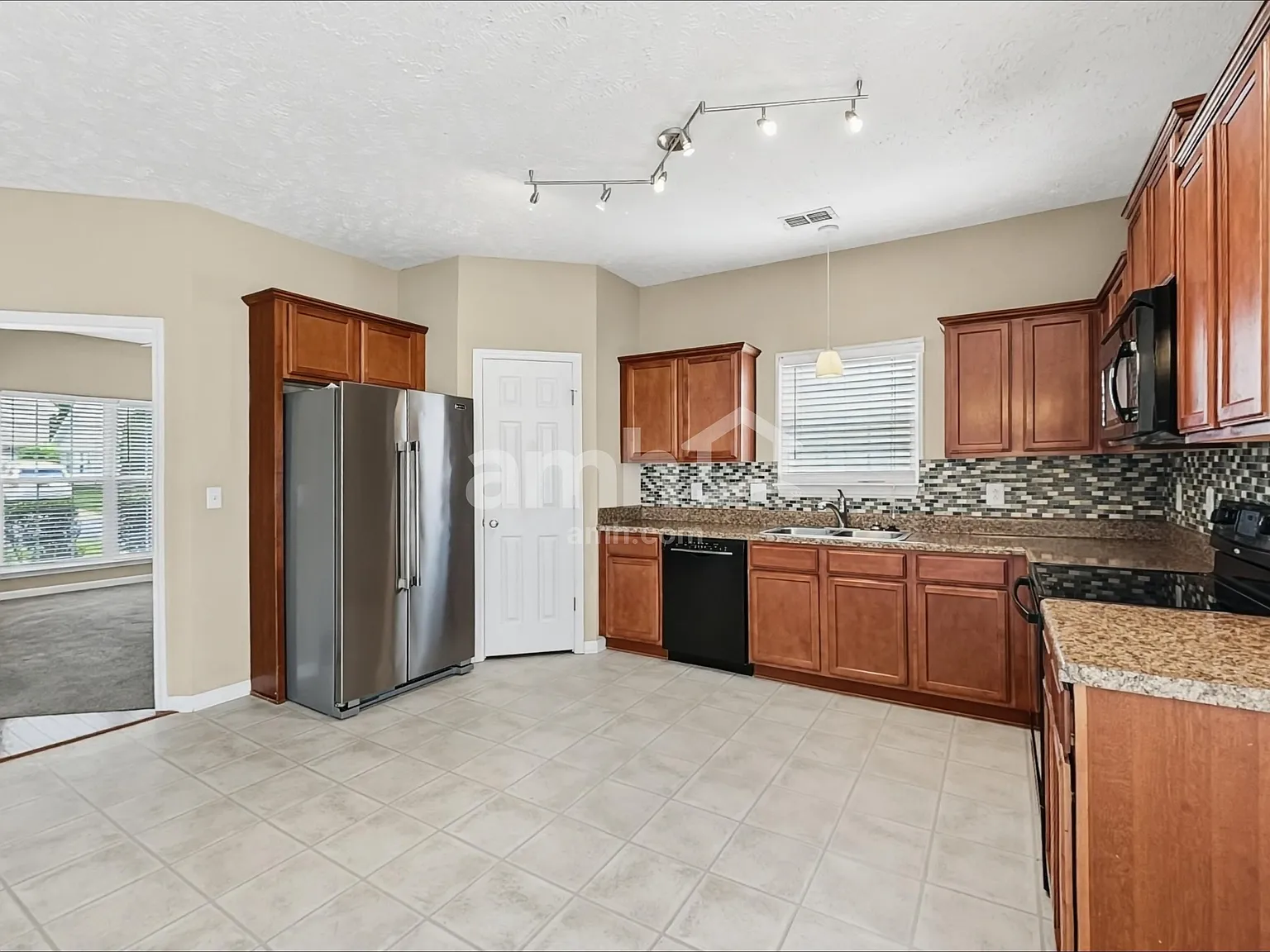 3 bed, 2.5 bath, 2255 sqft, $2,450 — Photo 4