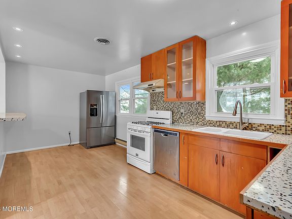 5th image of 15 Woodland Drive
