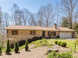 39 Loblin Ln, Hendersonville, NC 28792