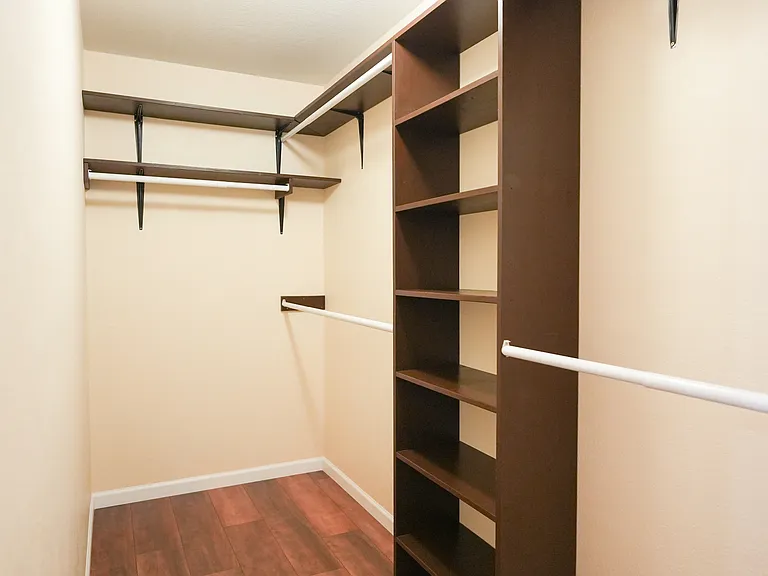79 Viking Oak — Photo 4