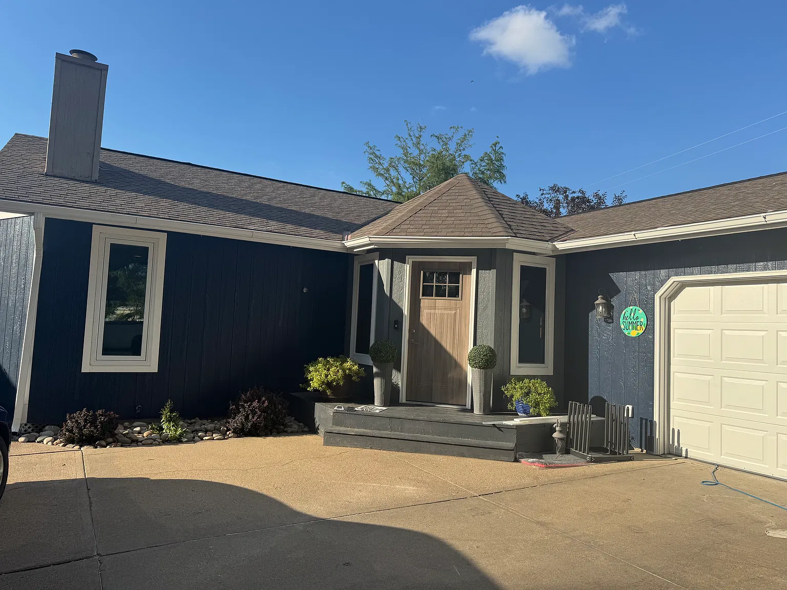 3 bed, 1436 sqft, $1,900 — Photo 1