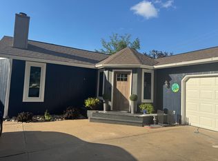 76 Cottonwood Dr, Columbus, NE 68601