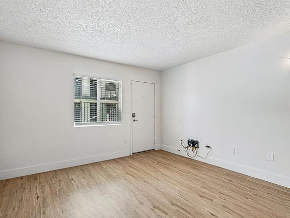 5th image of 2542 W Colter St #31