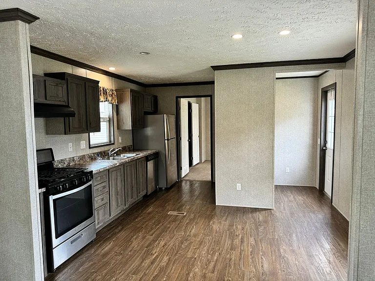 Hillview — Photo 16