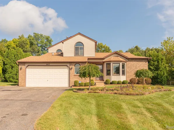 3477 Pine Creek Dr, Brighton, MI 48114