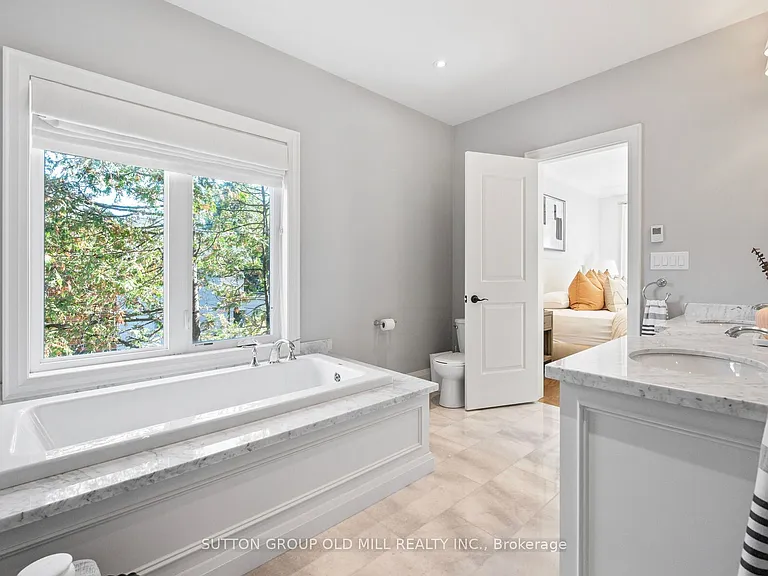 8 Cumberland Dr — Photo 36