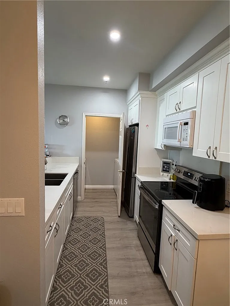 2 bed, 1121 sqft, $2,350 — Photo 3