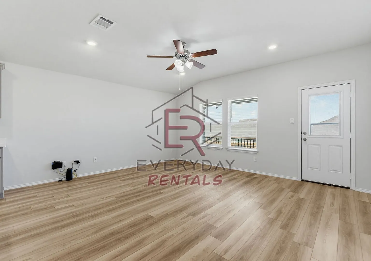 Stunning 4 bedroom in Yowell Ranch — Photo 2