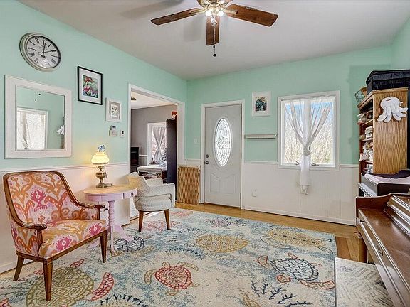 5th image of 658 E Lake St