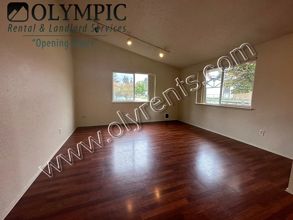 Adorable Cottage-Style Home - 3 Bdrm, 1.75 Ba - in The Meadows — Photo 3