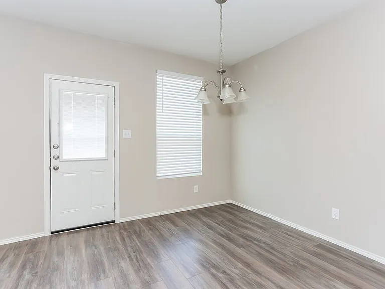 1724 Gayla Creek Dr — Photo 6