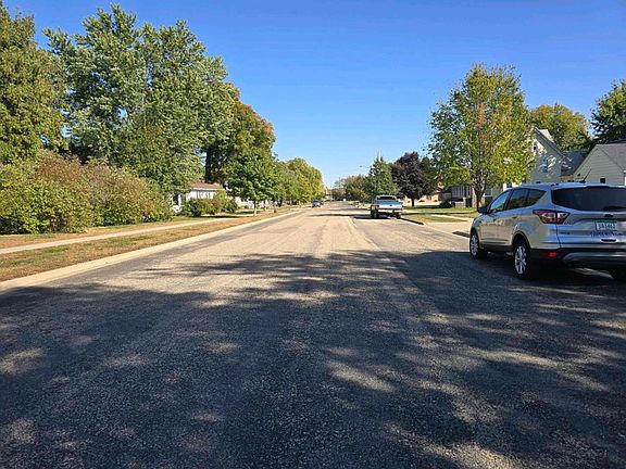 Exterior Neighborhood (street photo)