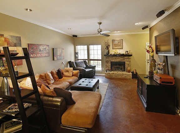 4th image of 5740 Martel Ave APT B05