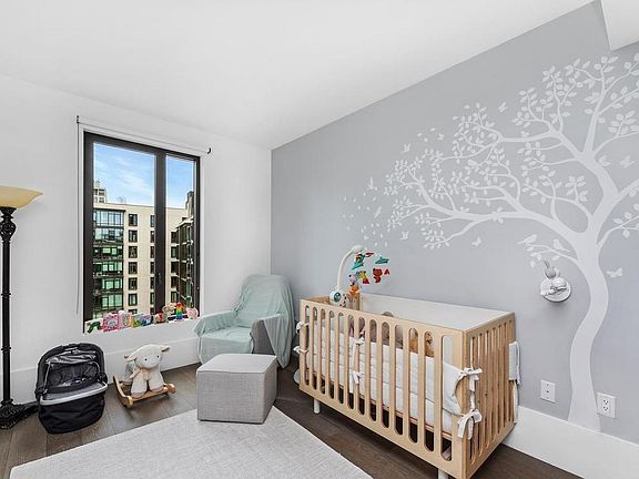 5th image of 429 Kent Ave #733