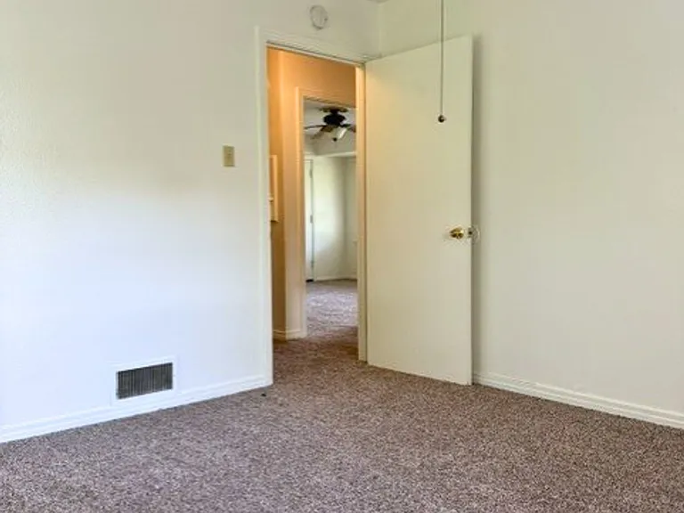 1704 Smith Dr — Photo 16