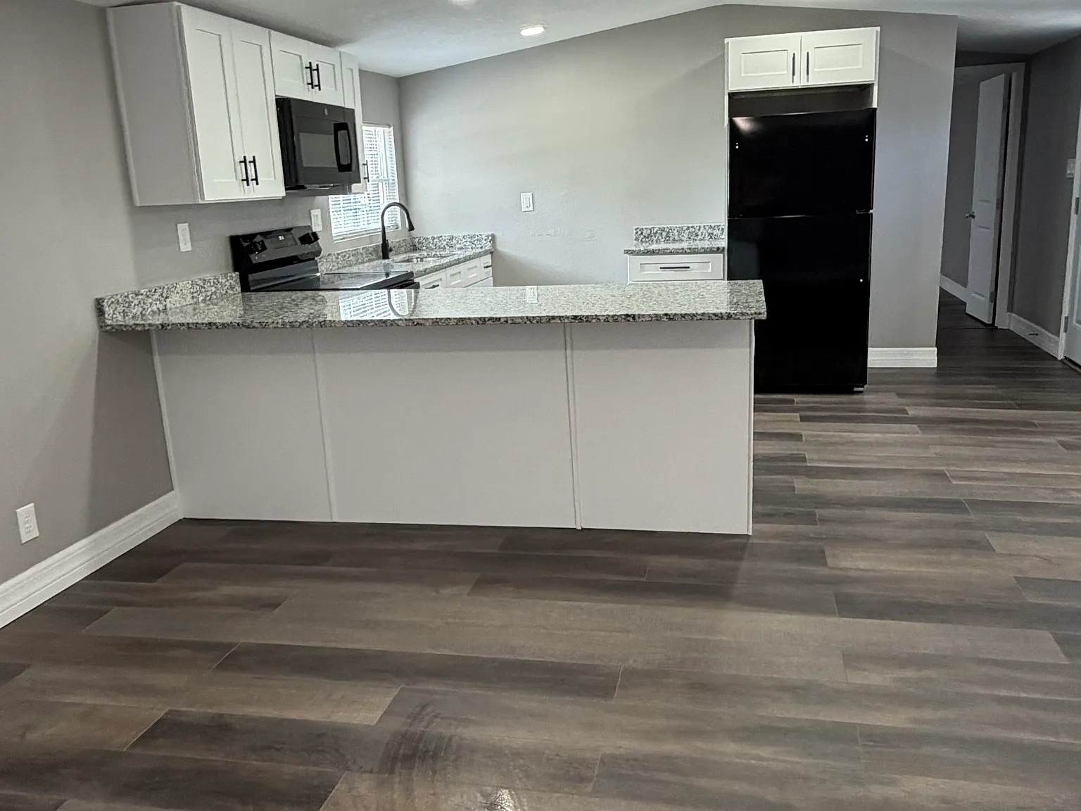 3 bed, 1100 sqft, $1,700 — Photo 2