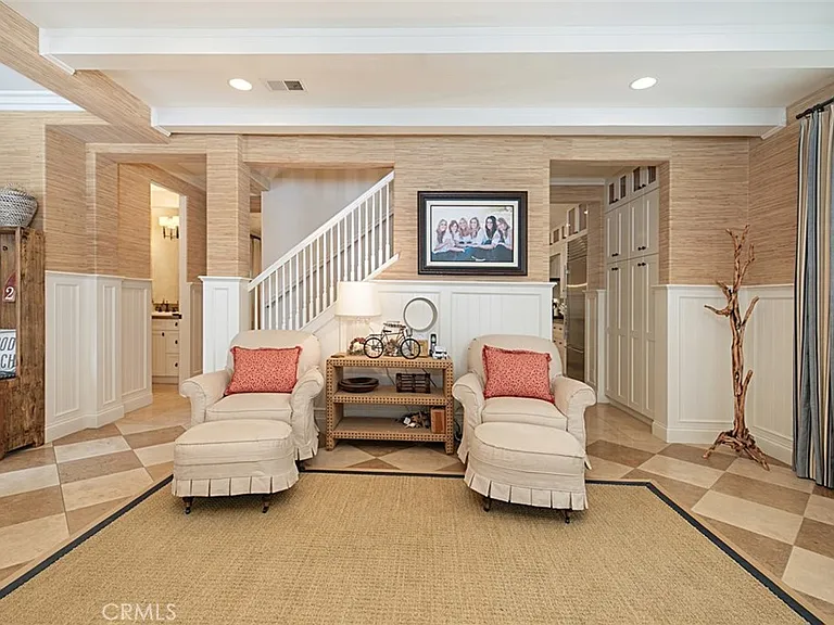 208 E Balboa Blvd — Photo 9
