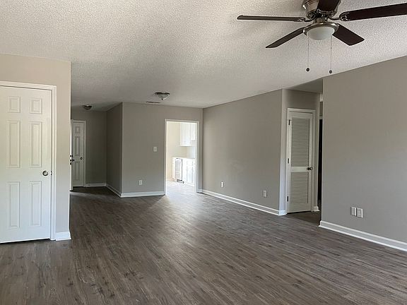 2nd image of 2602 Wynterhall Rd APT A