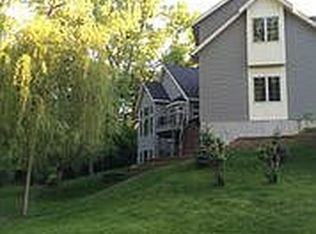 832 Park St E, Wayzata, MN 55391