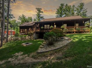 9126 Bennett Lake Rd, Fenton, MI 48430