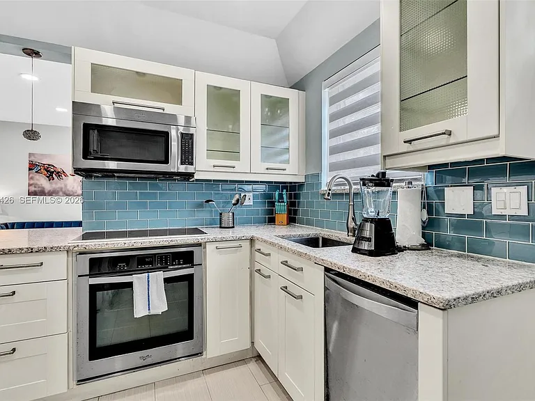 10004 E Bay Harbor Dr #3 — Photo 10