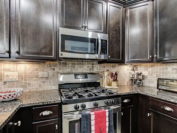 4th image of 23 Canary Palm Ct