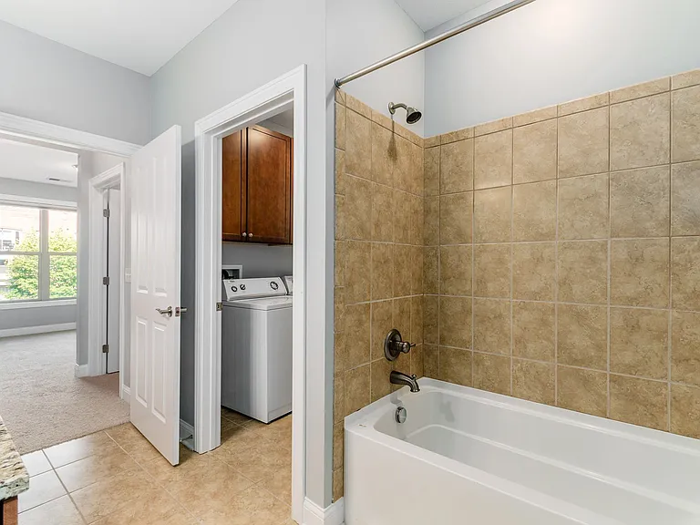 925 Ingleside Ave #215 — Photo 20