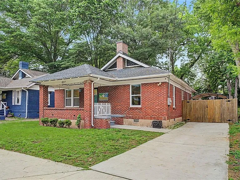 827 Elbert St SW — Photo 1
