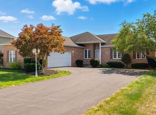 7517 Congressional Dr, Lockport, NY 14094