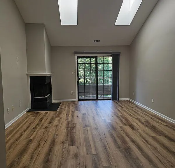 2809 Ridgefield Ct — Photo 4