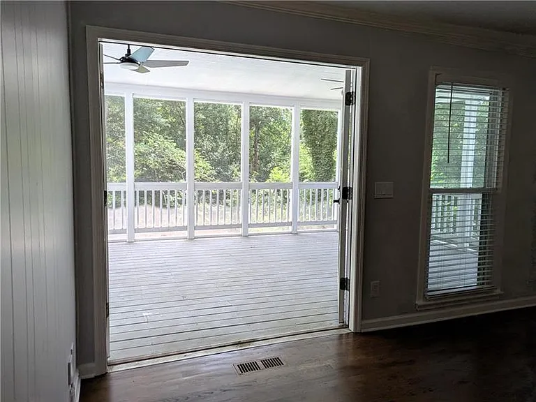 220 Indian Hills Ct — Photo 14