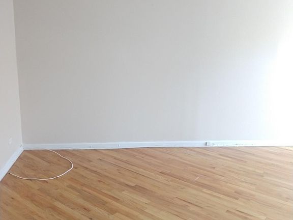 2nd image of 7513 N Greenview Ave #3