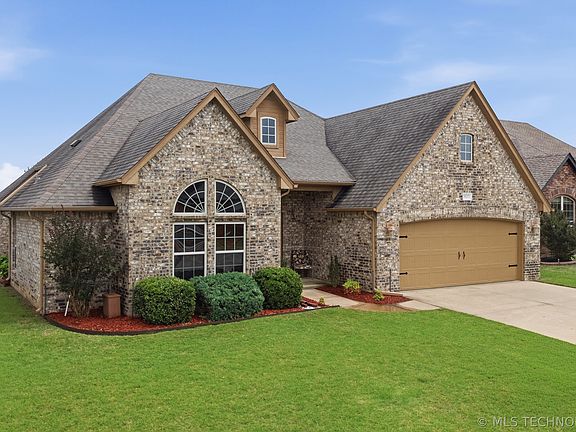 3rd image of 2623 S 15th Pl