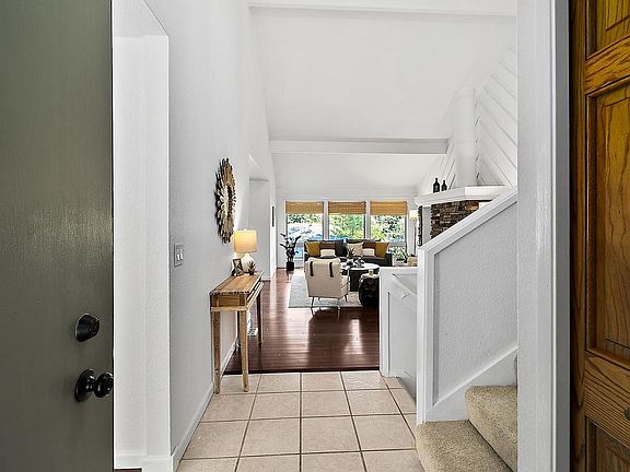 2nd image of 15810 NE 67th Pl