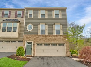 100 Arbor Trail Dr, Mc Kees Rocks, PA 15136