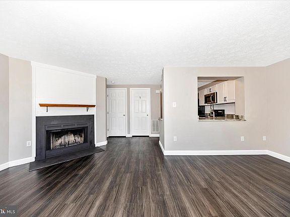 3rd image of 572 Hollyberry Way