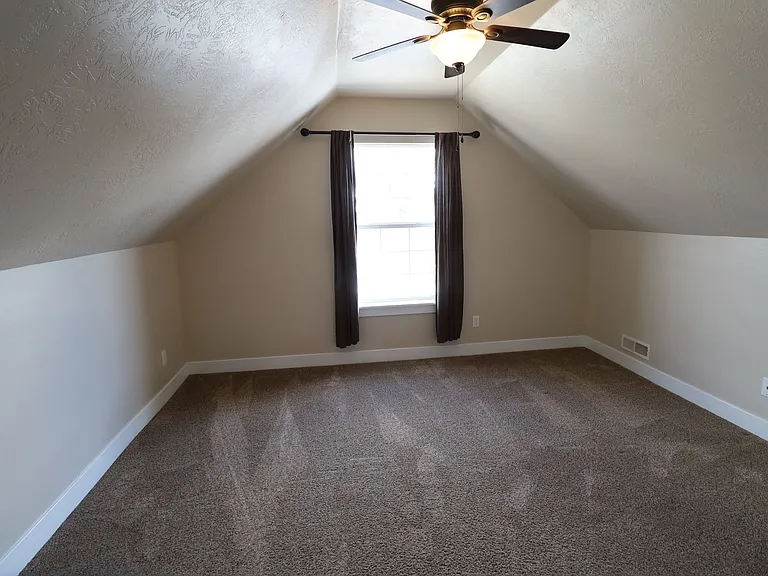 429 N 1340 E — Photo 35