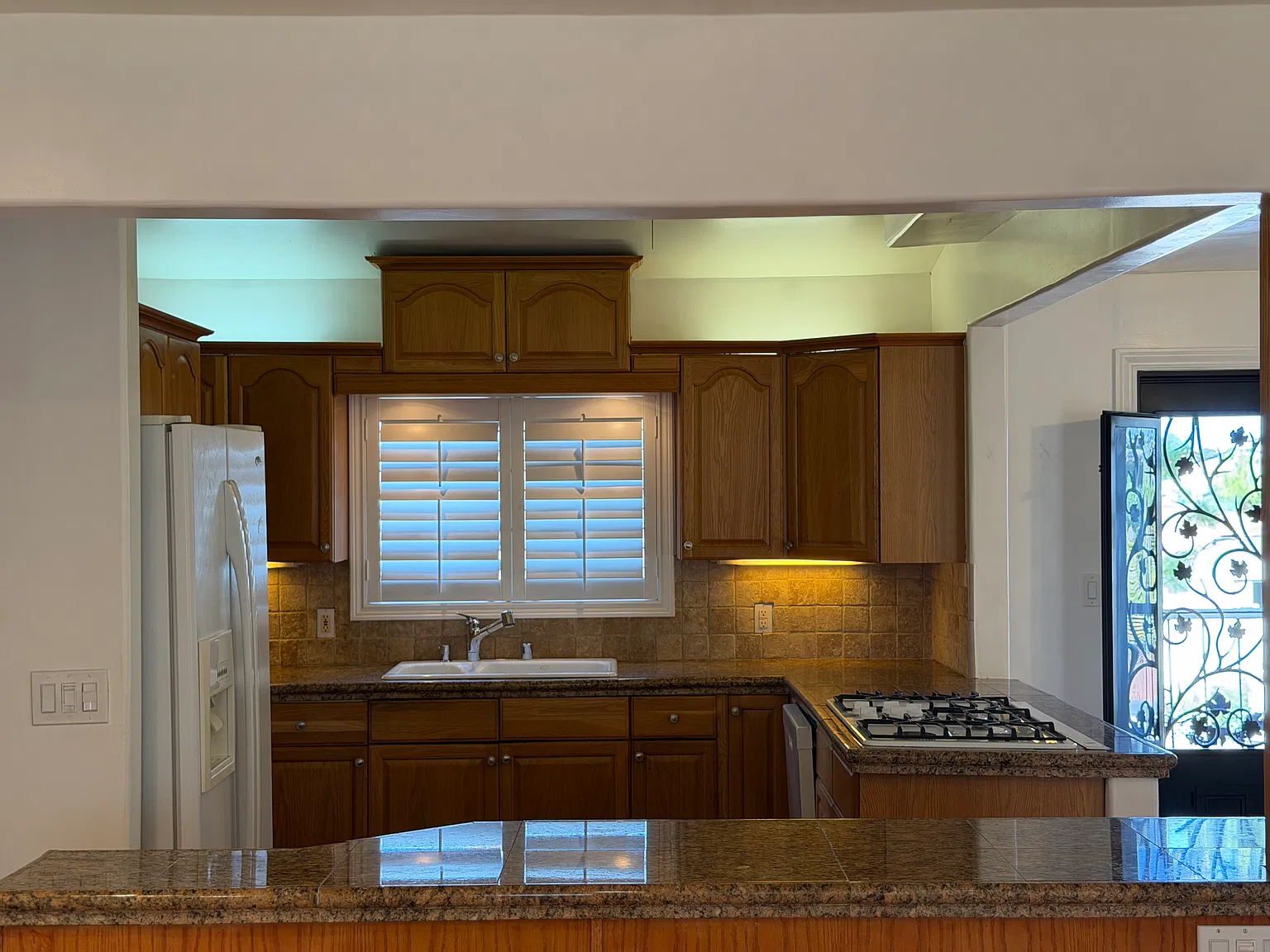 2 bed, 1400 sqft, $2,550 — Photo 2