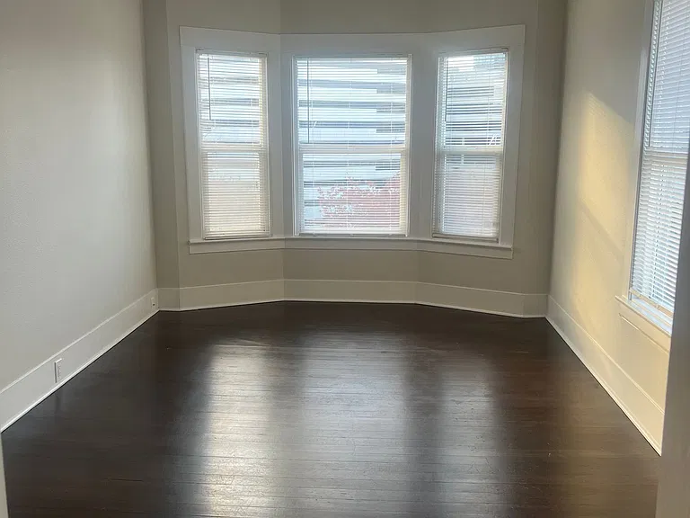 Great Location with Full Washer and Dryer in Unit and Full Kitchen! — Photo 38