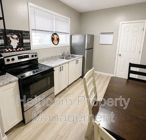 906 N 6th Ave E #1 — Photo 1