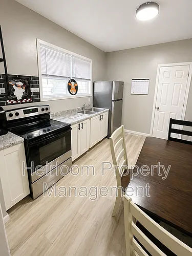 906 N 6th Ave E #1 Photo 1