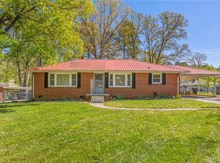 211 Forest Dr, Thomasville, NC 27360