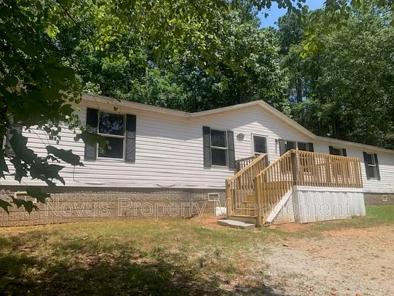 221 Oakleigh Dr — Photo 1