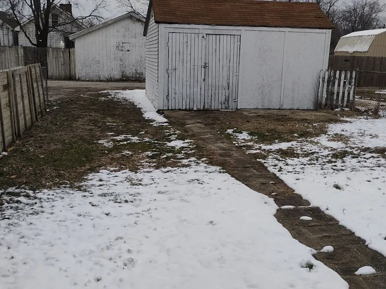 1634 E Indiana St — Photo 6