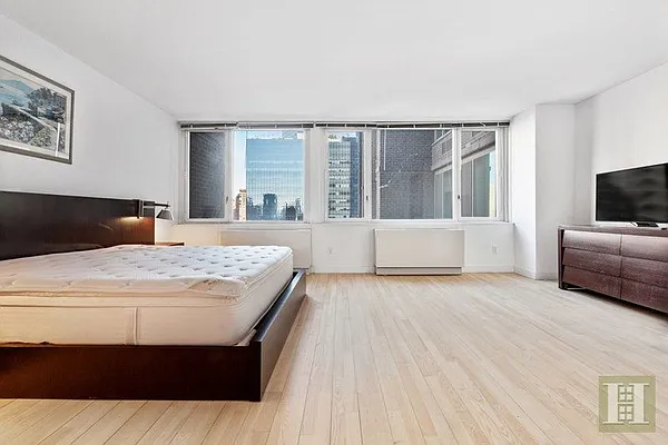 Rented by Halstead Real Estate | media 40