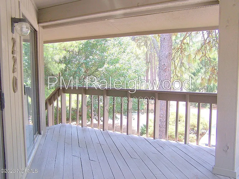 220 Foxkroft Dr — Photo 9