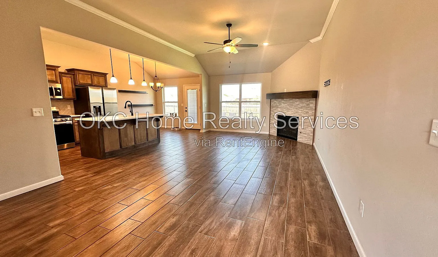 3 bed, 2.0 bath, 1721 sqft, $1,775 — Photo 2