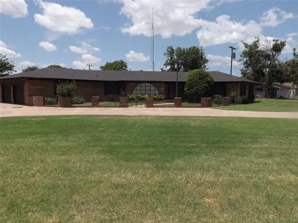 819 E 12th St, Snyder, OK 73566