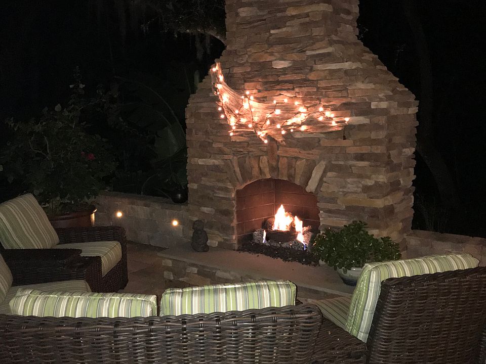 Outdoor fireplace 
