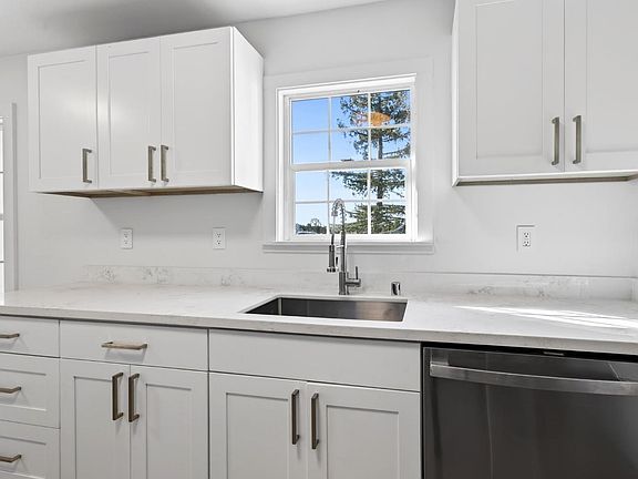 5th image of 1128 Hearn Avenue